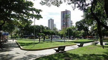 PRAÇA CAMACAN NO CENTRO DE ITABUNA-FOTO:CERRADO - ITABUNA - BA