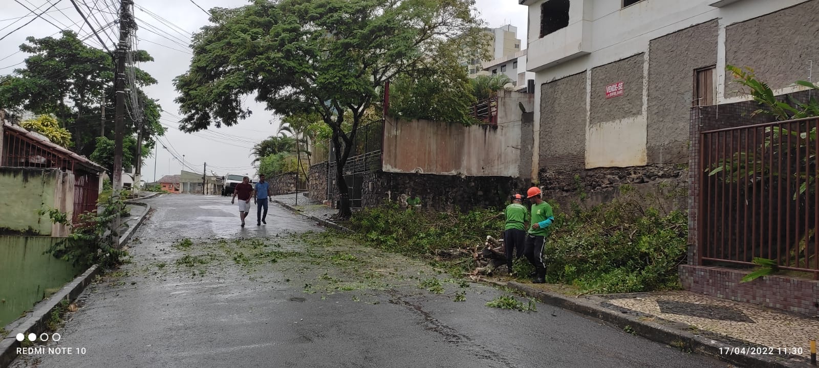 Mesmo sob chuvas Departamento de Limpeza Pública atuou em Itabuna no final de semana.
