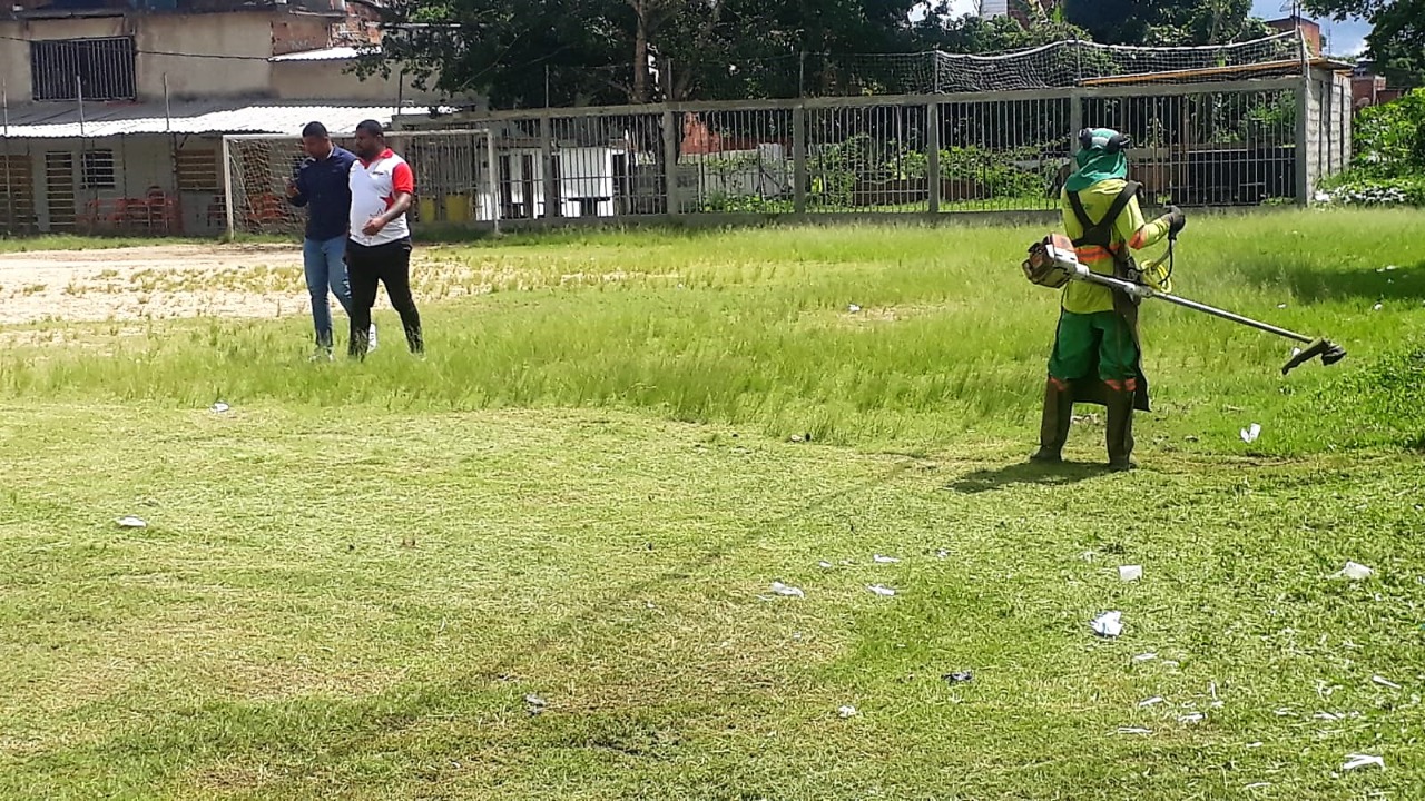 Prefeitura inicia a preparação dos campos de várzea para o Campeonato Interbairros 2022