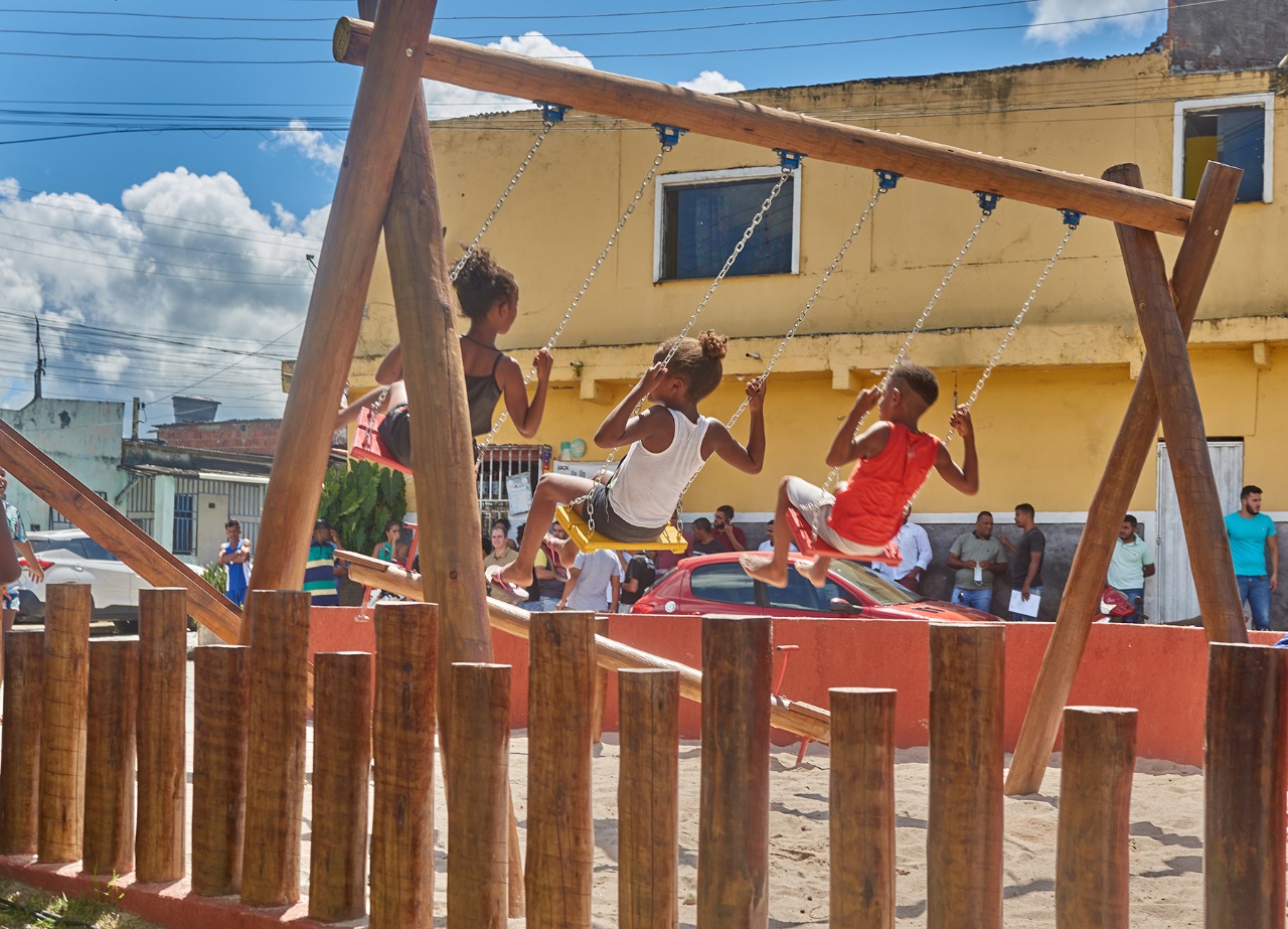 Clima de festa e alegria marcam a inauguração da Praça no Maria Pinheiro