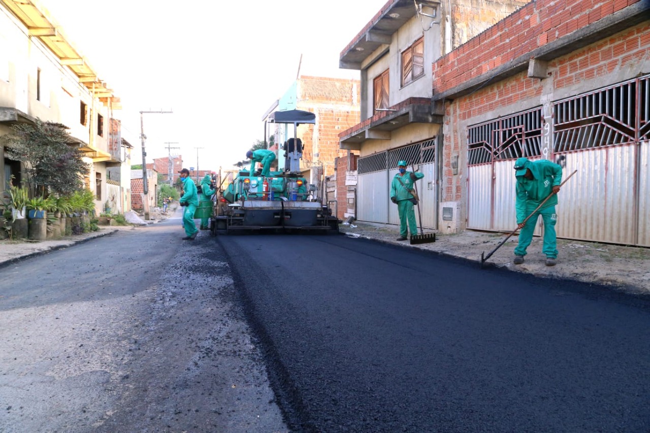 Prefeito Augusto Castro vistoria as obras de requalificação urbana na zona sul de Itabuna