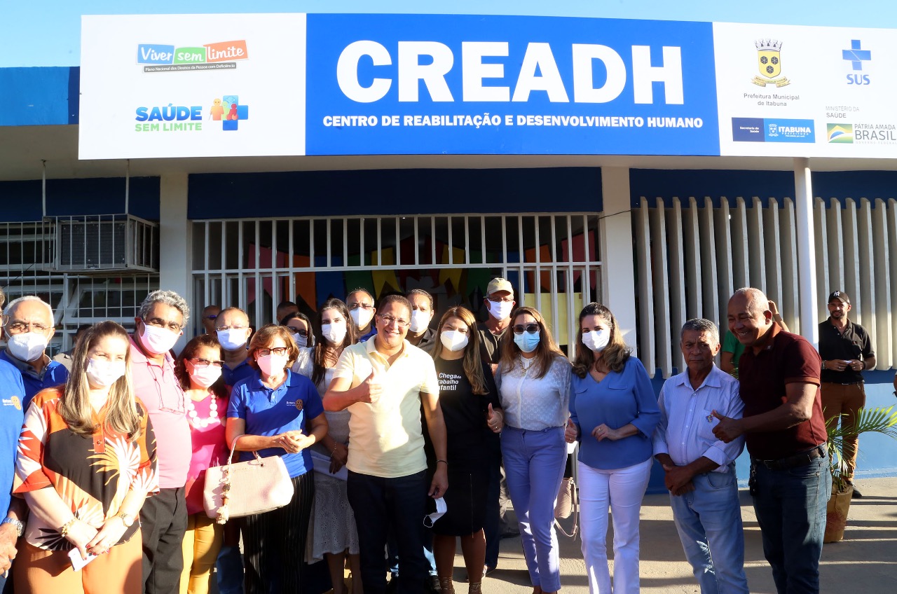 Prefeito Augusto Castro entregou novas instalações do CREADH.