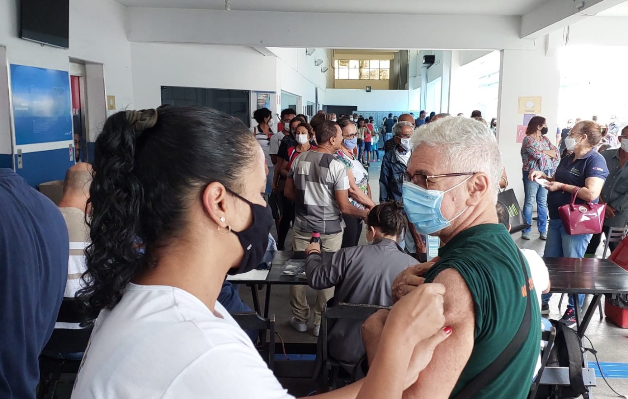 Público lota UniFTC Itabuna ao atender chamado para imunização contra a Covid-19