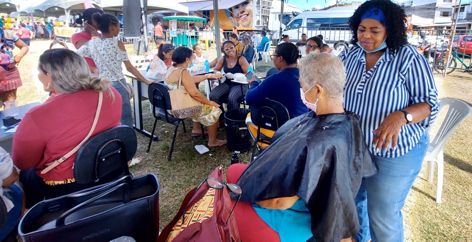 Feira Cidadã em Itabuna ofereceu recreação e também contou com serviços de beleza.