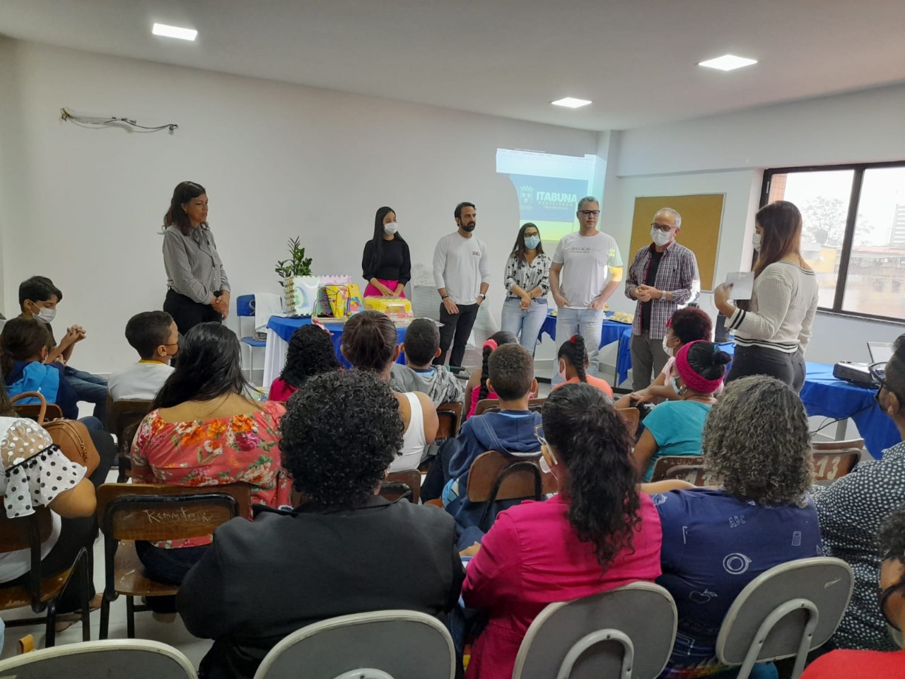 Educação infantil da rede municipal ganha reforço com material didático doado por ONG.