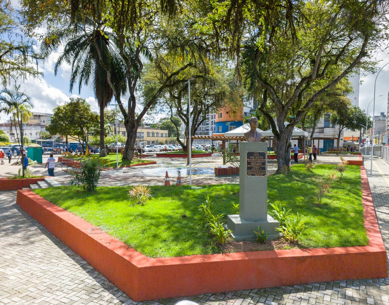 Praça José Bastos recebe últimos retoques para sua inauguração logo mais as 17 horas.