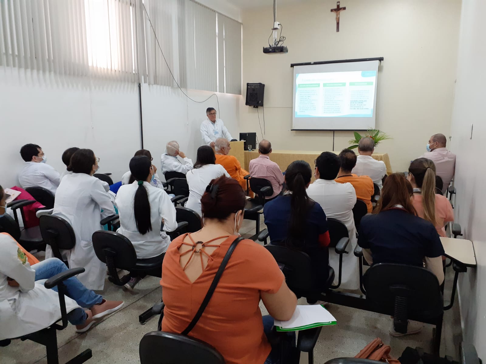 Médicos e internos de medicina do HBLEM são destaque no CREMEB Presente!