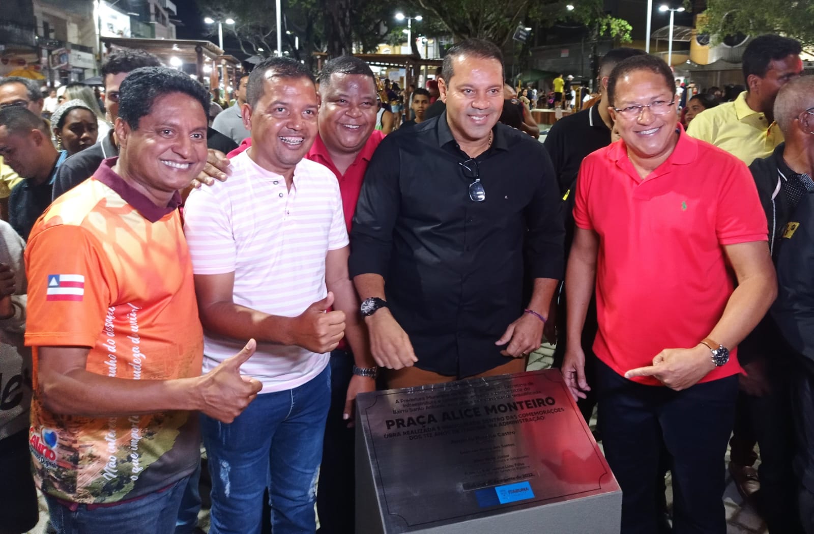 Prefeito Augusto Castro anuncia 37km em pavimentação ao inaugurar Praça Alice Monteiro.