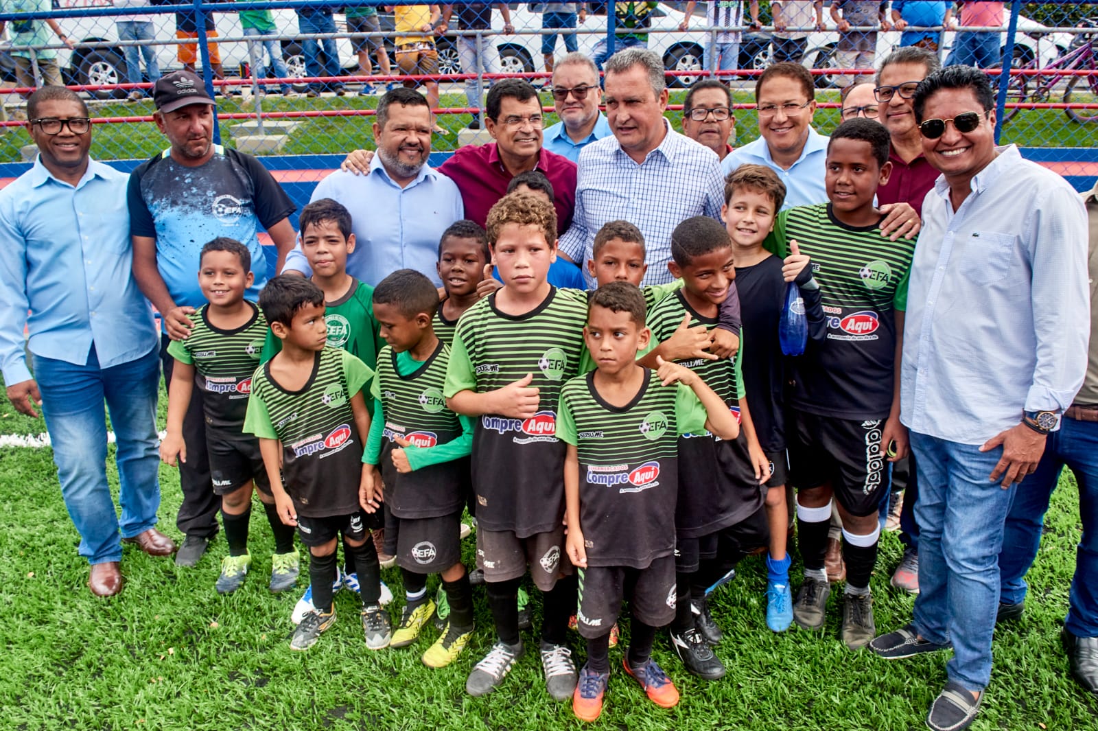 Governador Rui Costa e prefeito Augusto Castro entregam Areninha da Fernando Cordier.