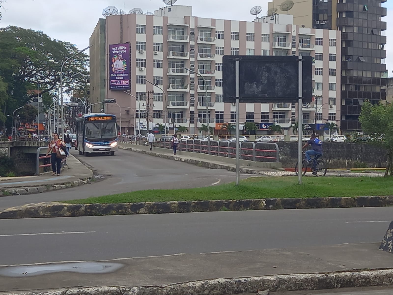 Prefeitura de Itabuna libera tráfego de veículos pesados sobre a Ponte Miguel Calmon.
