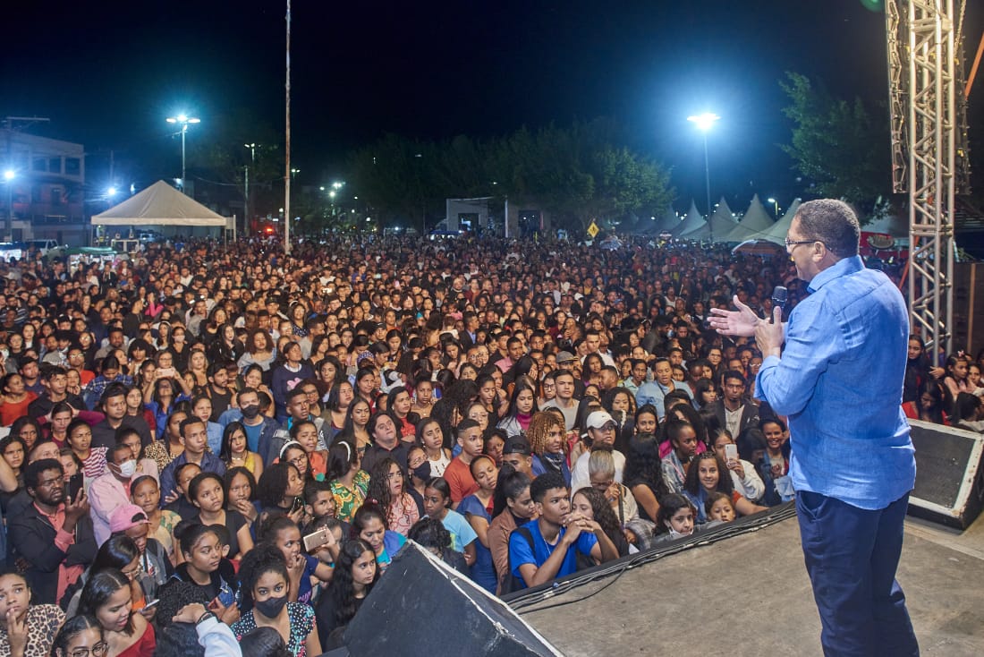 Público lota primeira noite do Celebra Itabuna e aplaude atrações evangélicas sob chuvas.