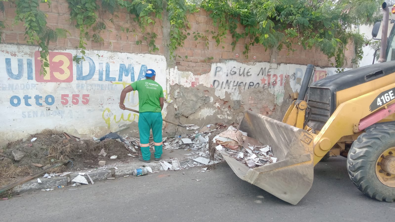 Prefeitura de Itabuna segue eliminando pontos de descarte irregular de lixo e entulho.