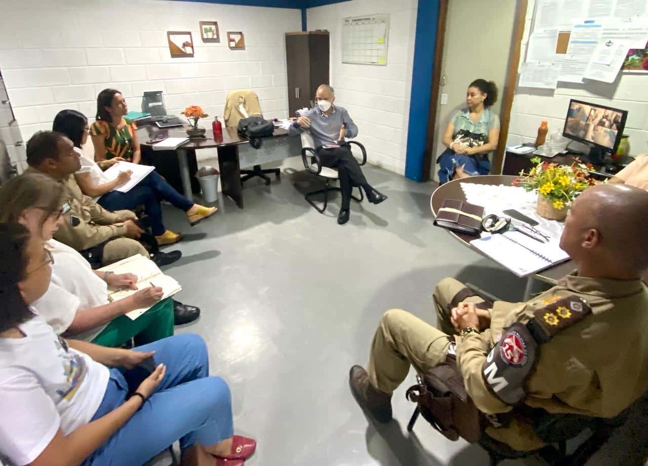 Prefeitura de Itabuna e 15º BPM discutem implantação do Vetor Disciplinar no Colégio CAIC,