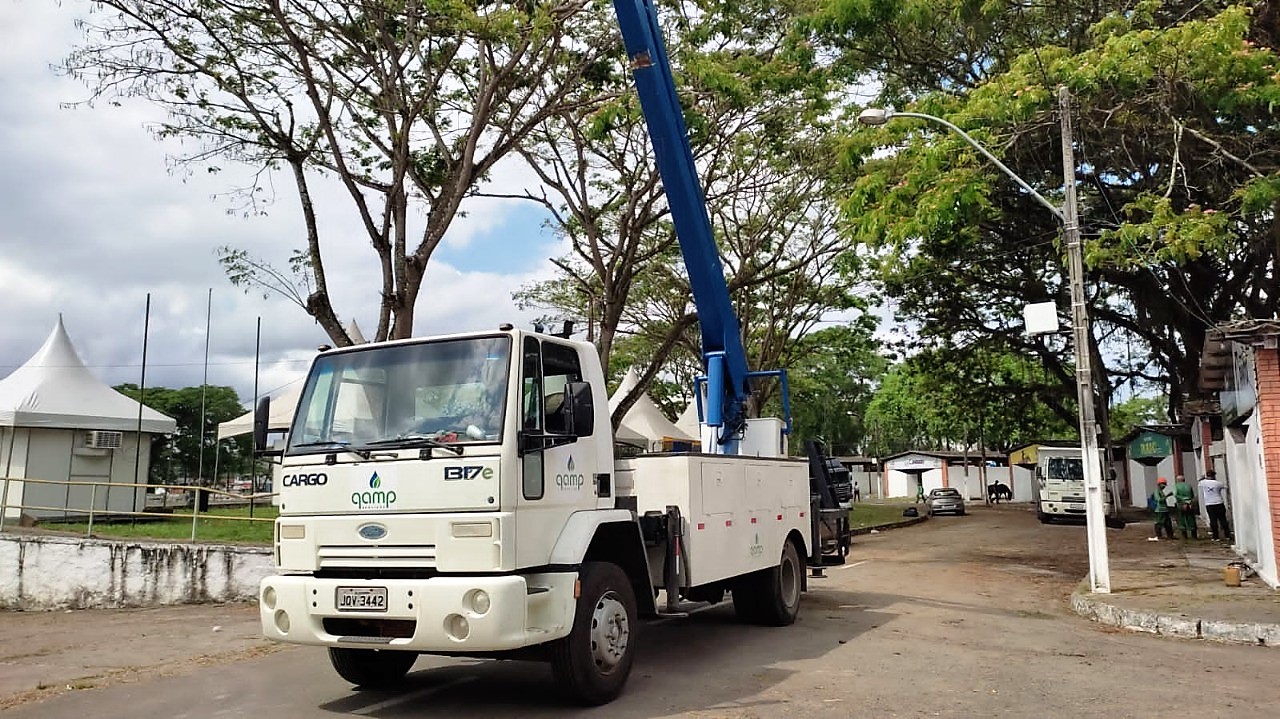 Prefeitura de Itabuna faz Mutirão de Limpeza no Parque de Exposições Antônio Setenta.