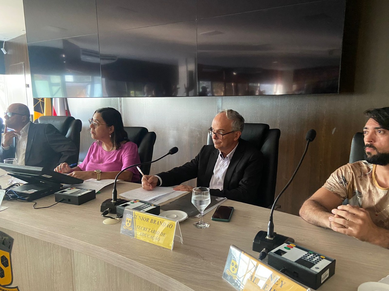 Secretário Josué Brandão Júnior prestigia Sessão Especial em referência ao Movimento Surdo.