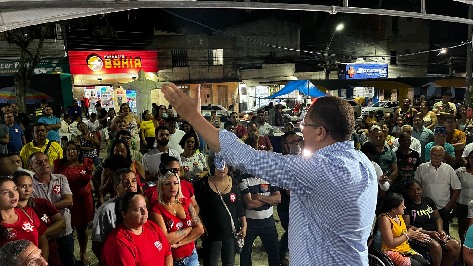 Prefeito Augusto Castro autoriza início da requalificação da Praça Heitor Farias.