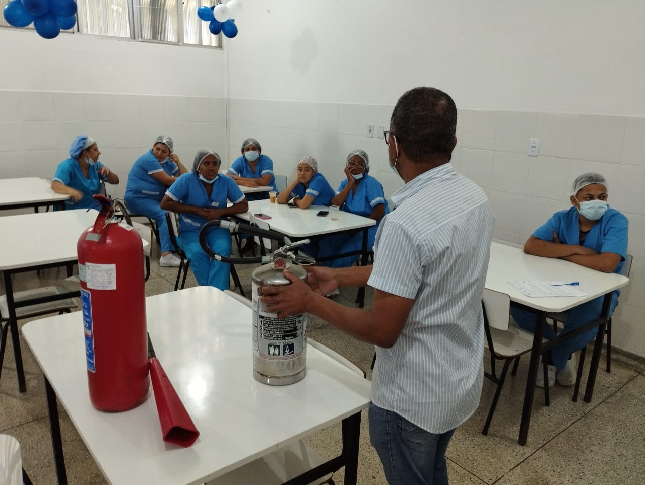 Colaboradores do HBLEM participam de palestras sobre prevenção de acidentes de trabalho.