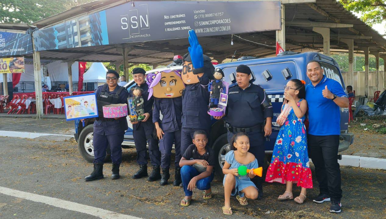 Em ação inédita, Guarda Civil Municipal doa presentes às crianças carentes de Itabuna.