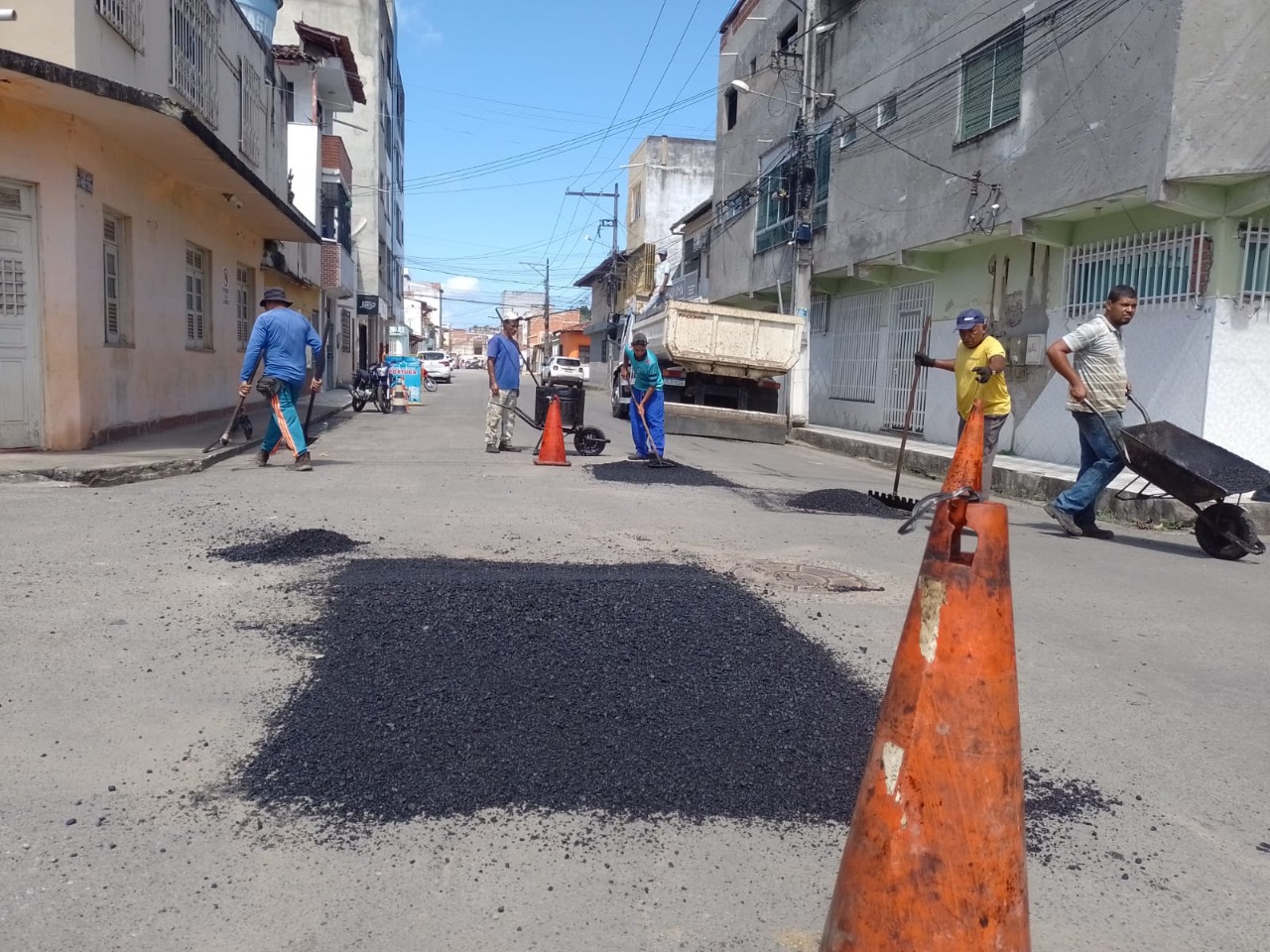 Operação Tapa-Buracos alcança mais ruas do Fátima e do centro de Itabuna.