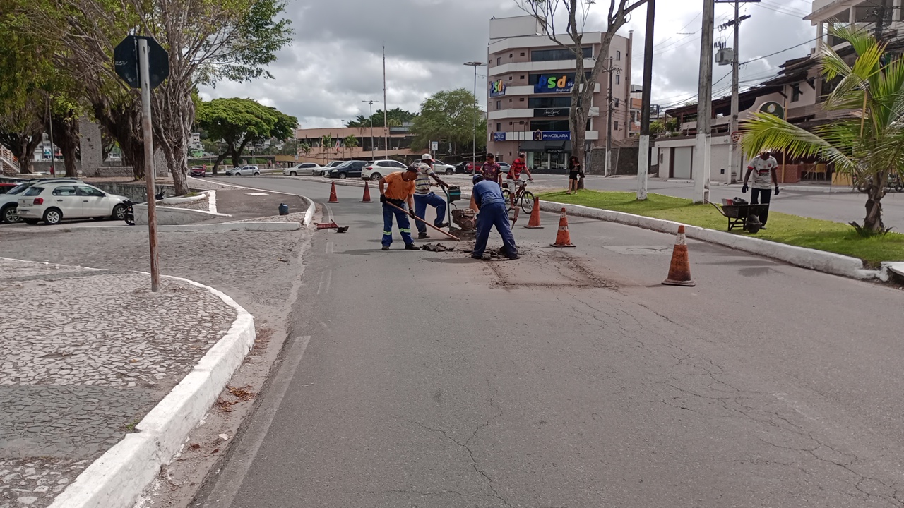 Prefeitura de Itabuna recupera trechos da Avenida Mário Padre.