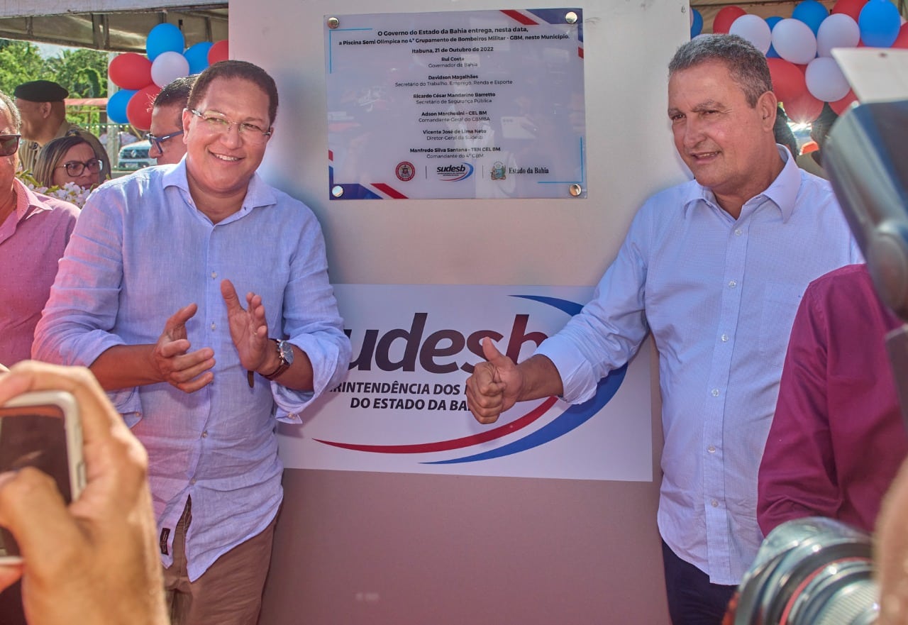 Prefeito Augusto Castro participa da cerimônia de entrega de 87 viaturas do 15° Batalhão da Polícia Militar.