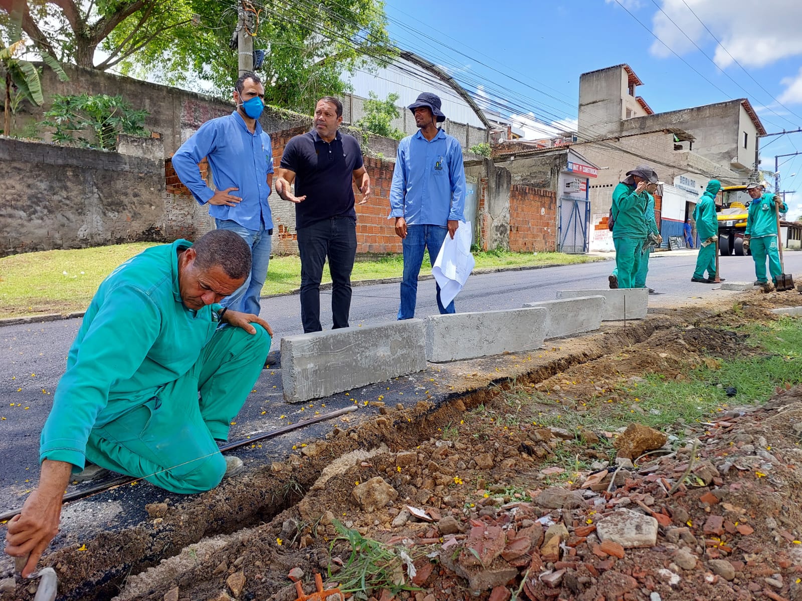 Prefeitura de Itabuna executa recapeamento asfalto no centro da cidade.