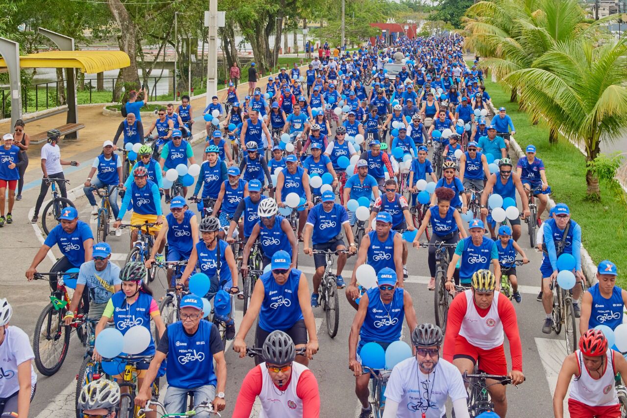 Pedalada Azul reúne dois mil ciclistas em Itabuna e incentiva atividades saudáveis na prevenção ao diabetes.