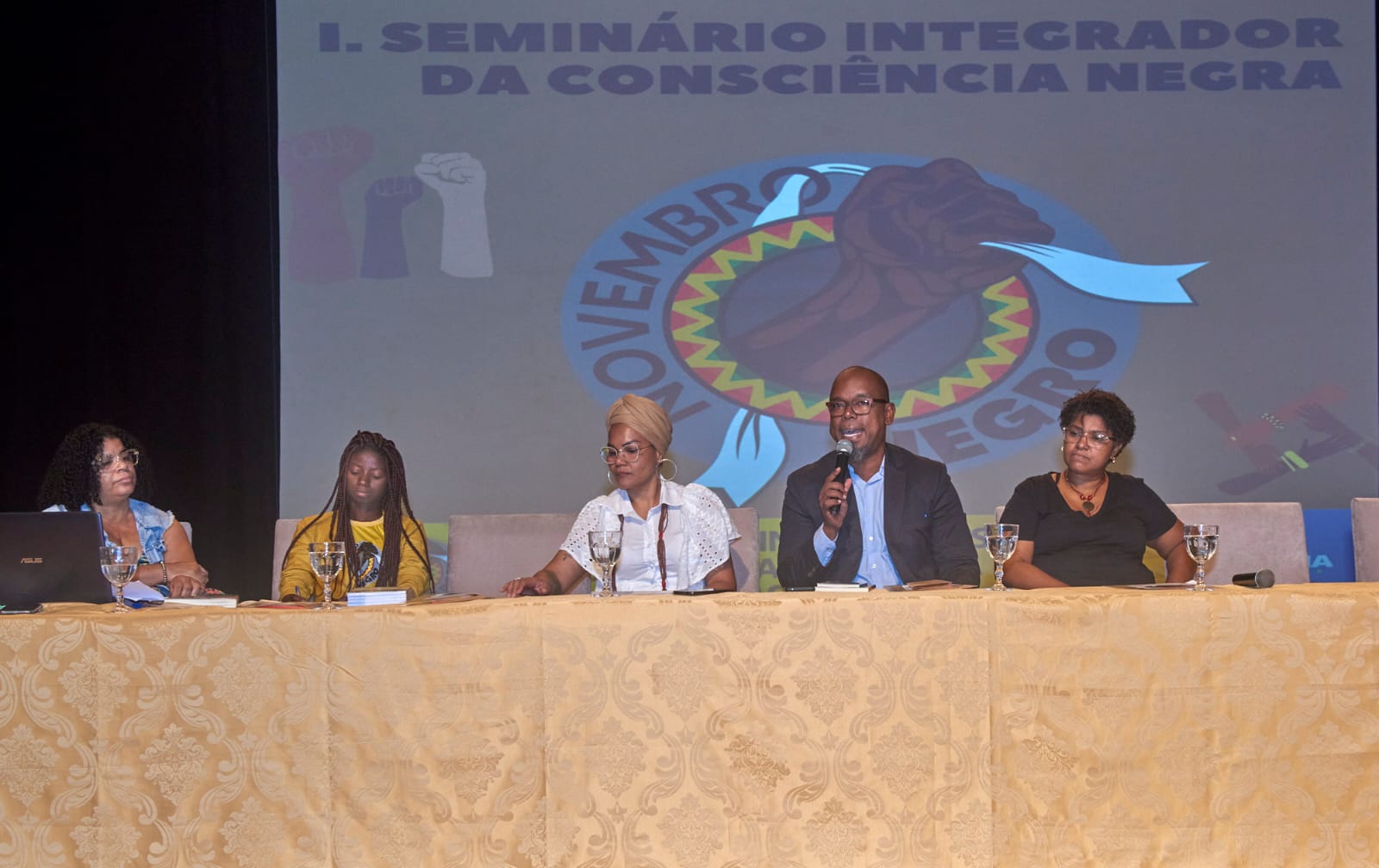 Seminário Integrador da Consciência Negra em Itabuna debateu práticas antirracistas na escola.