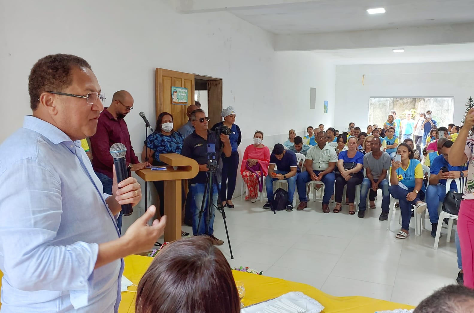 Prefeito Augusto Castro entrega veículo 0 km ao Núcleo Cuidar e destaca parceria.