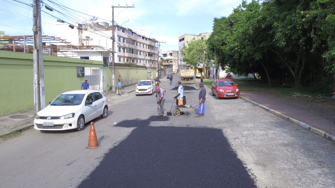 Prefeitura de Itabuna acelera Operação Tapa-Buracos em vários bairros e centro.
