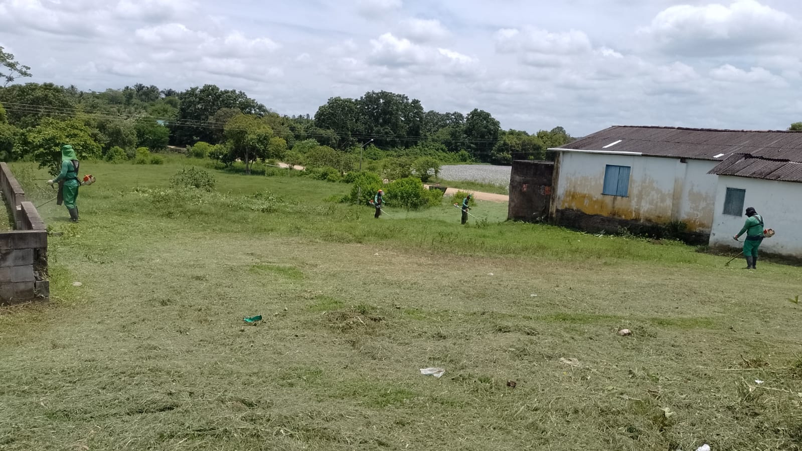 Prefeitura executa serviços de zeladoria na Roça do Povo área rural de Itabuna.