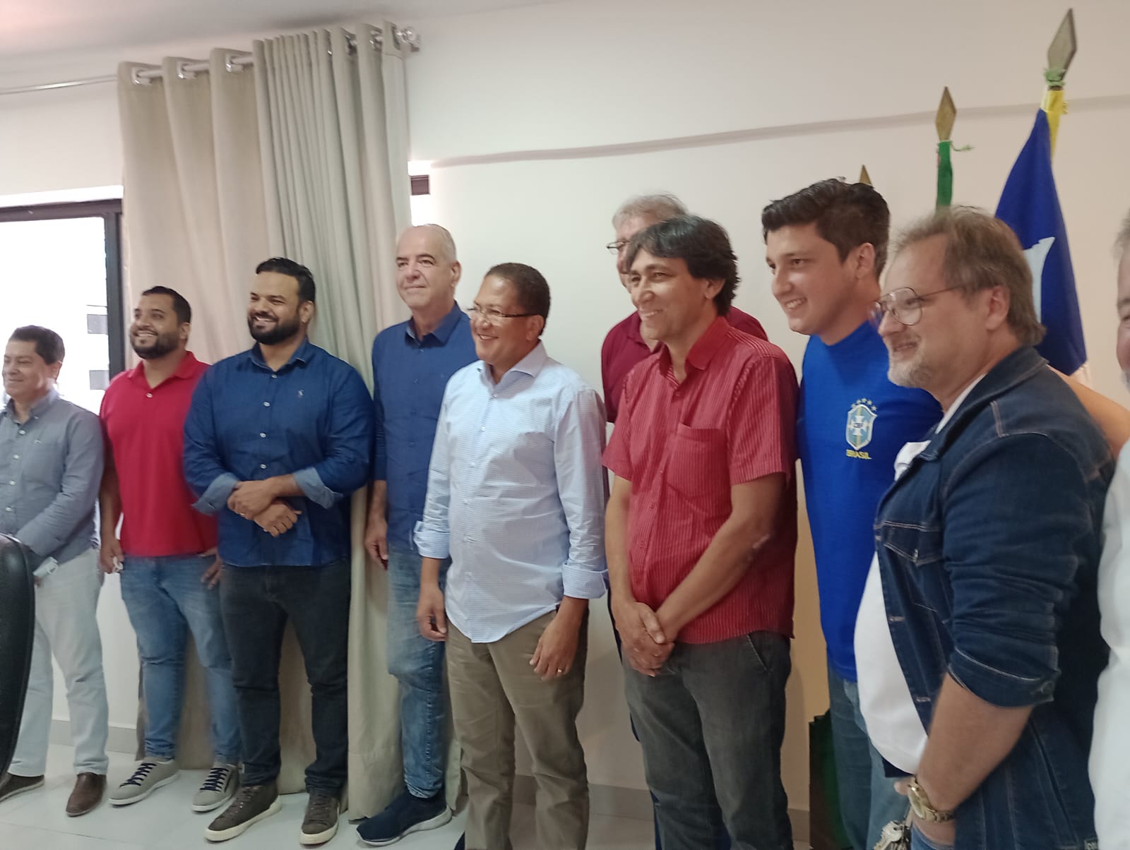 Líderes empresariais de Itabuna agradecem ao prefeito Augusto Castro pela decoração natalina.