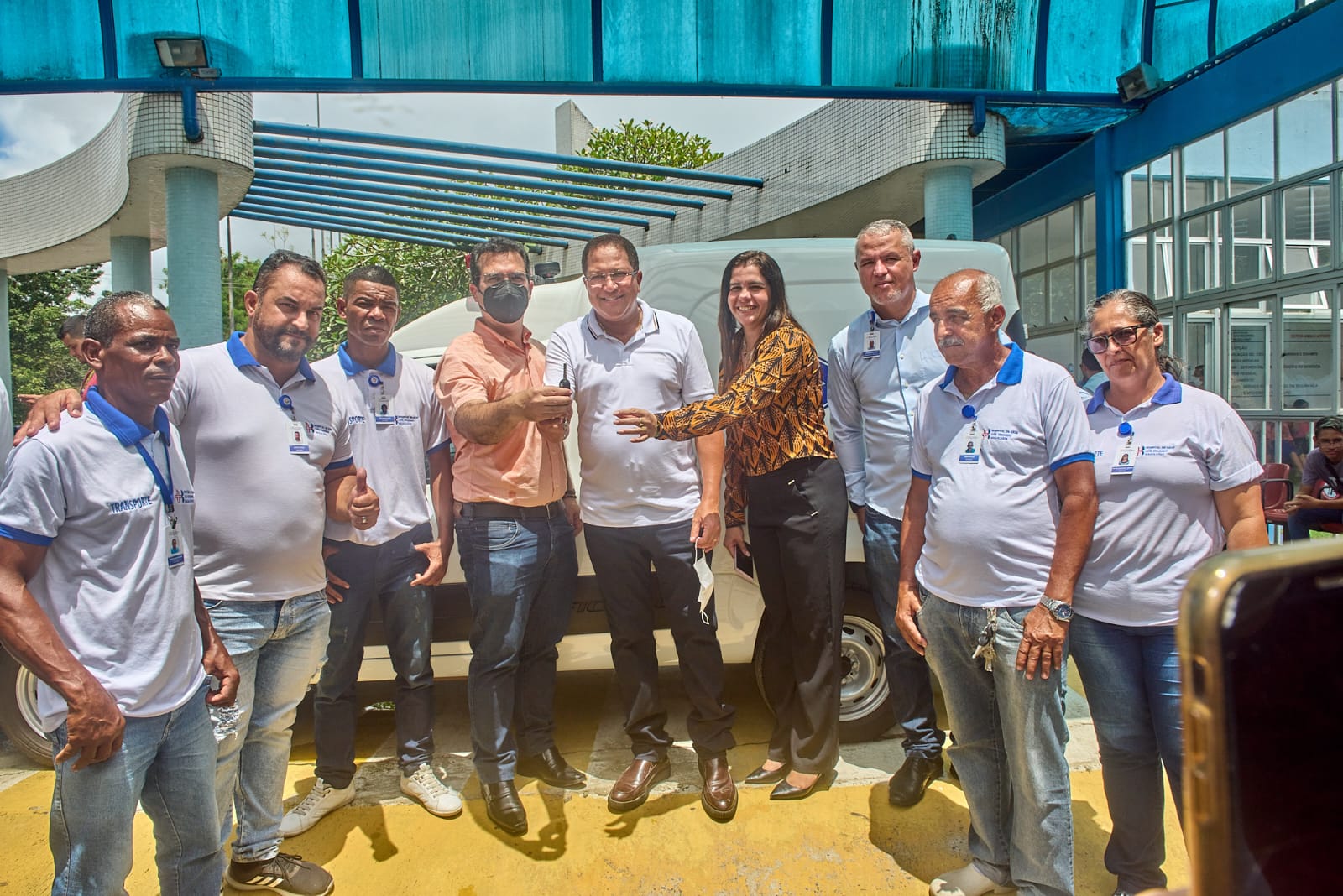 Prefeito Augusto Castro faz entrega de nova ambulância para o Hospital de Base.