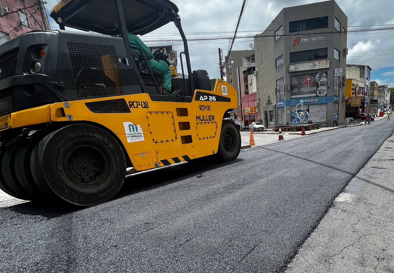 Prefeitura faz recapeamento asfáltico da Avenida Almirante Tamandaré