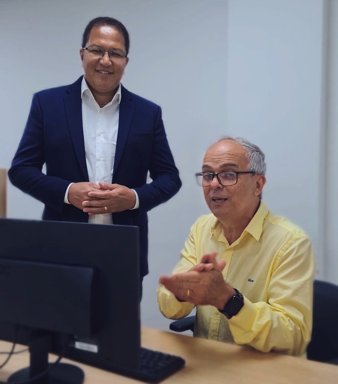 Prefeito Augusto Castro e secretário Júnior Brandão fazem chamada para matrículas