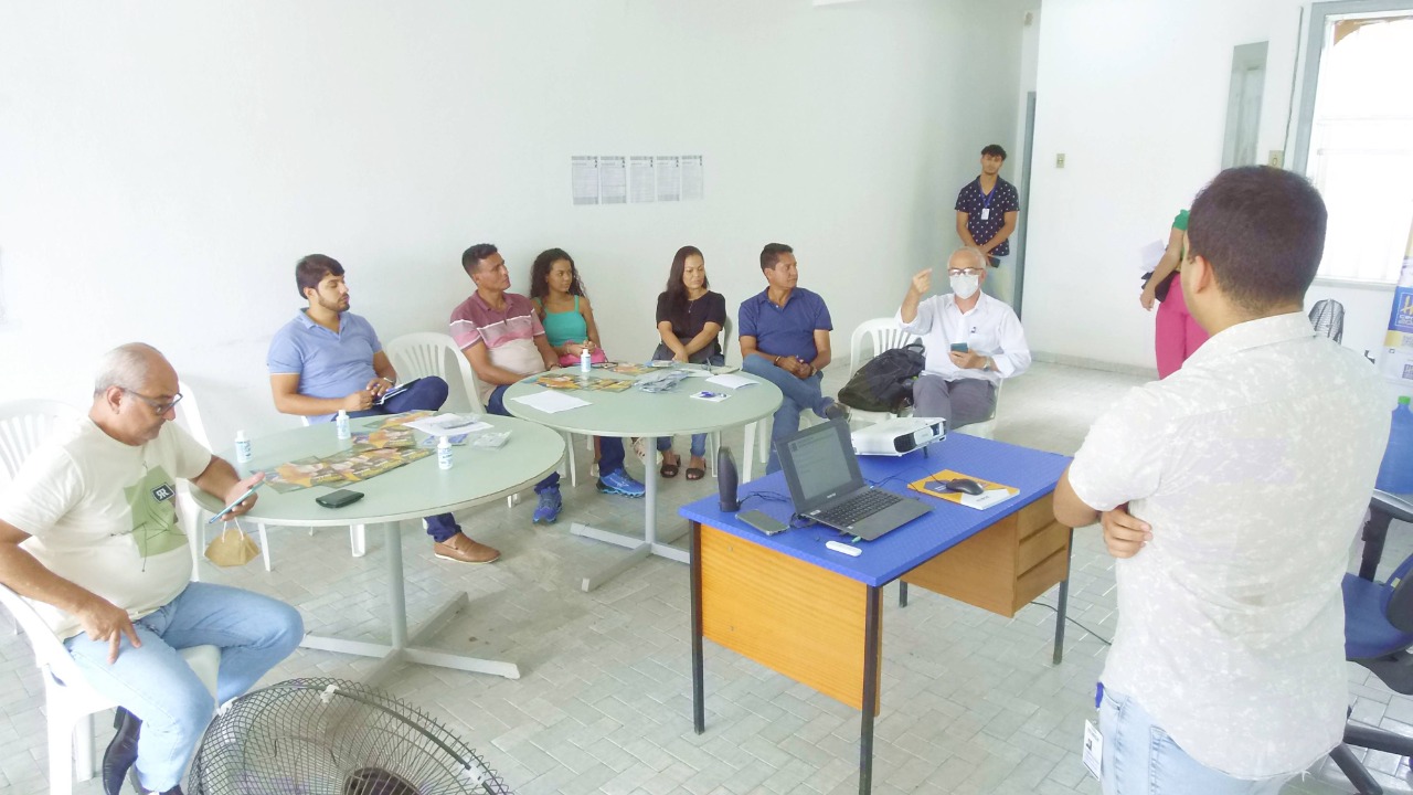 Prefeitura de Itabuna monta estande para orientar pessoas ainda não recenseadas pelo IBGE.
