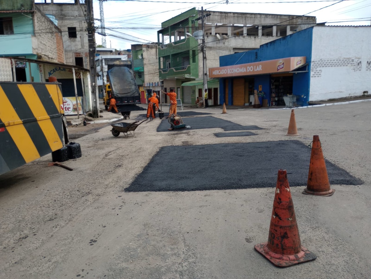 Prefeitura de Itabuna executa a recuperação asfáltica do Jardim Italamar e Santa Inês.