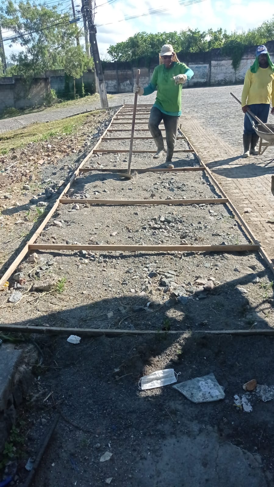 Ponto viciado de lixo removido vira calçada no BNH em Itabuna