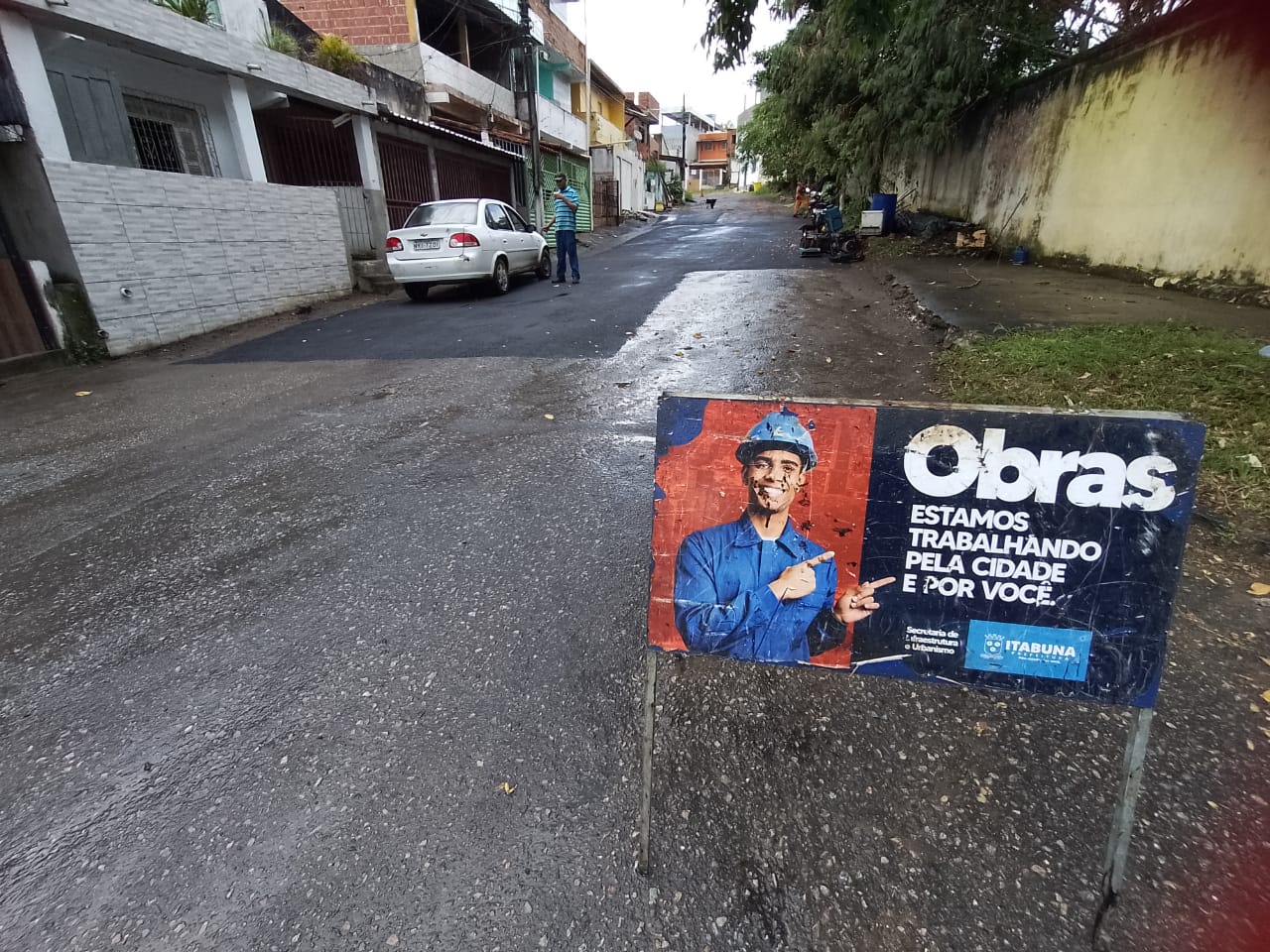 Prefeitura prossegue na execução de melhoria na Rua Maria Leão no Jardim Grapiúna