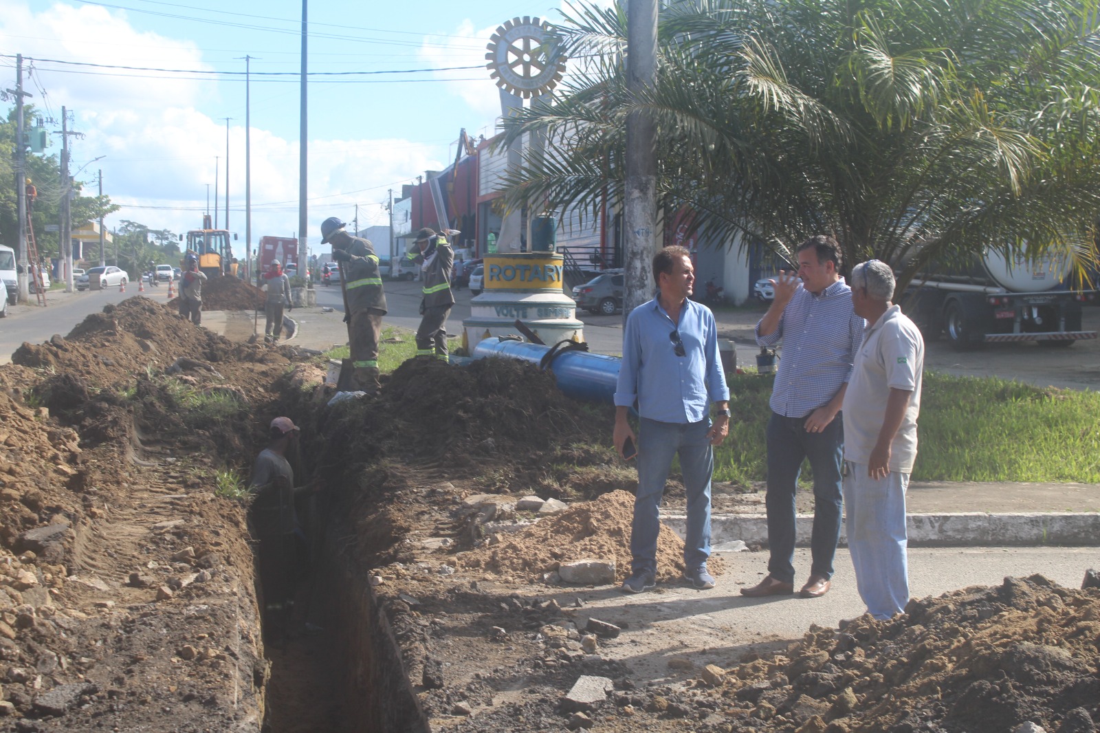 Presidente da Emasa visita obras do Projeto Mais Água para a Cidade e atesta que trabalho segue como planejado