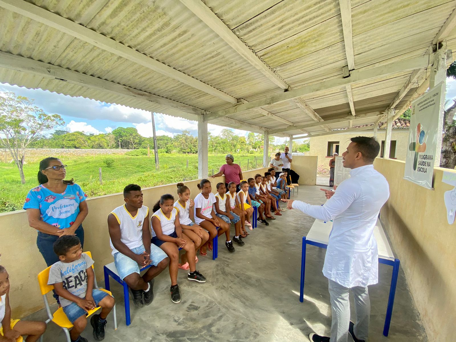 Estudantes da Escola Conjunto Cachoeira receberam orientações sobre a saúde bucal