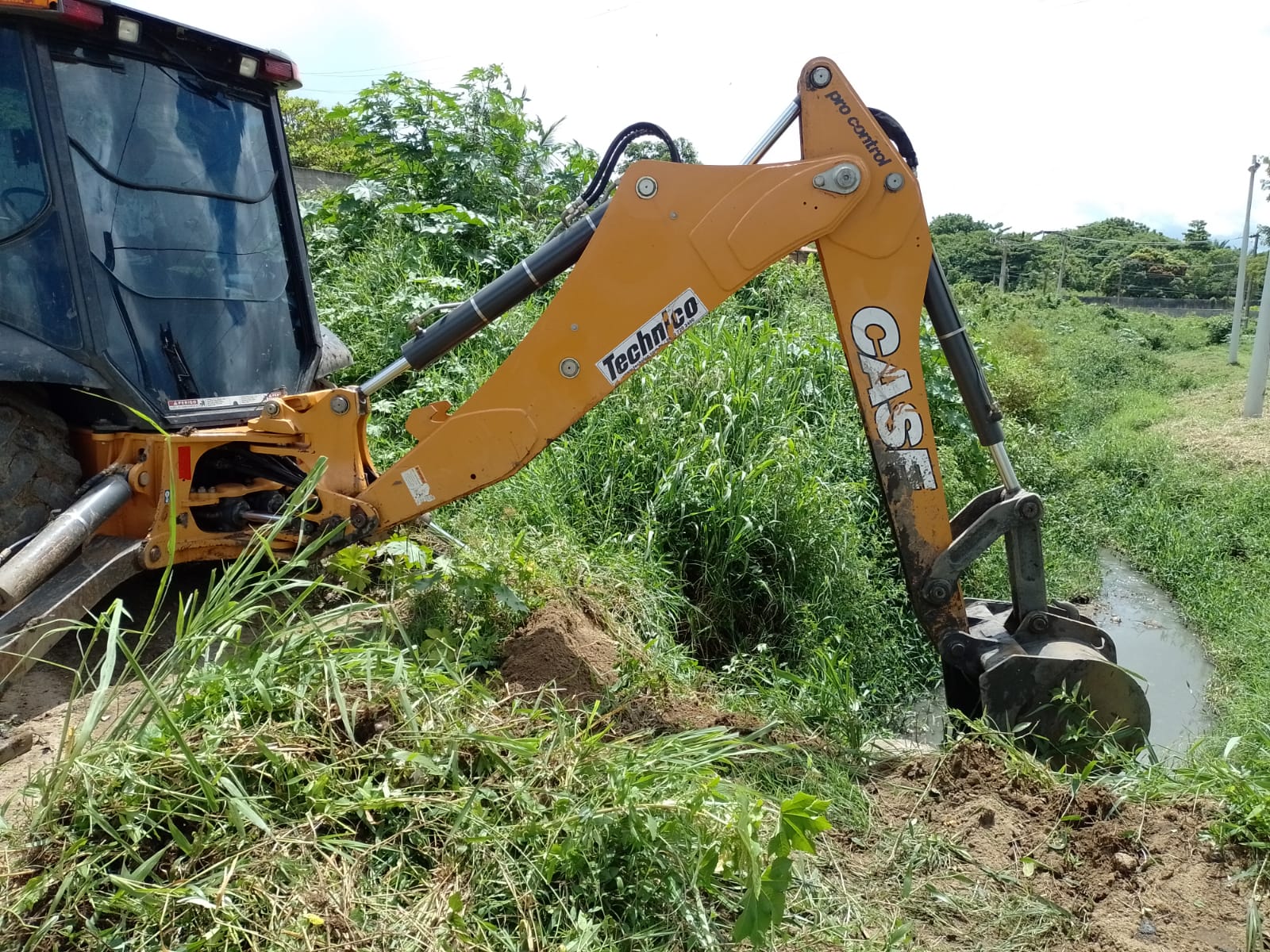 Prefeitura começa a semana com ações em diversos bairros de Itabuna