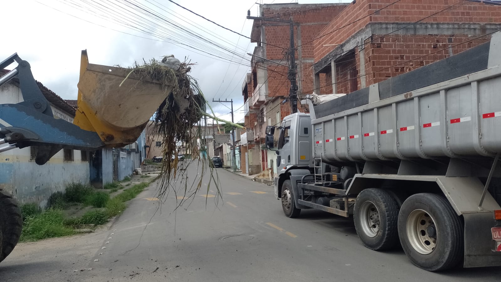 Prefeitura faz serviços de zeladoria e beneficia sete localidades de Itabuna