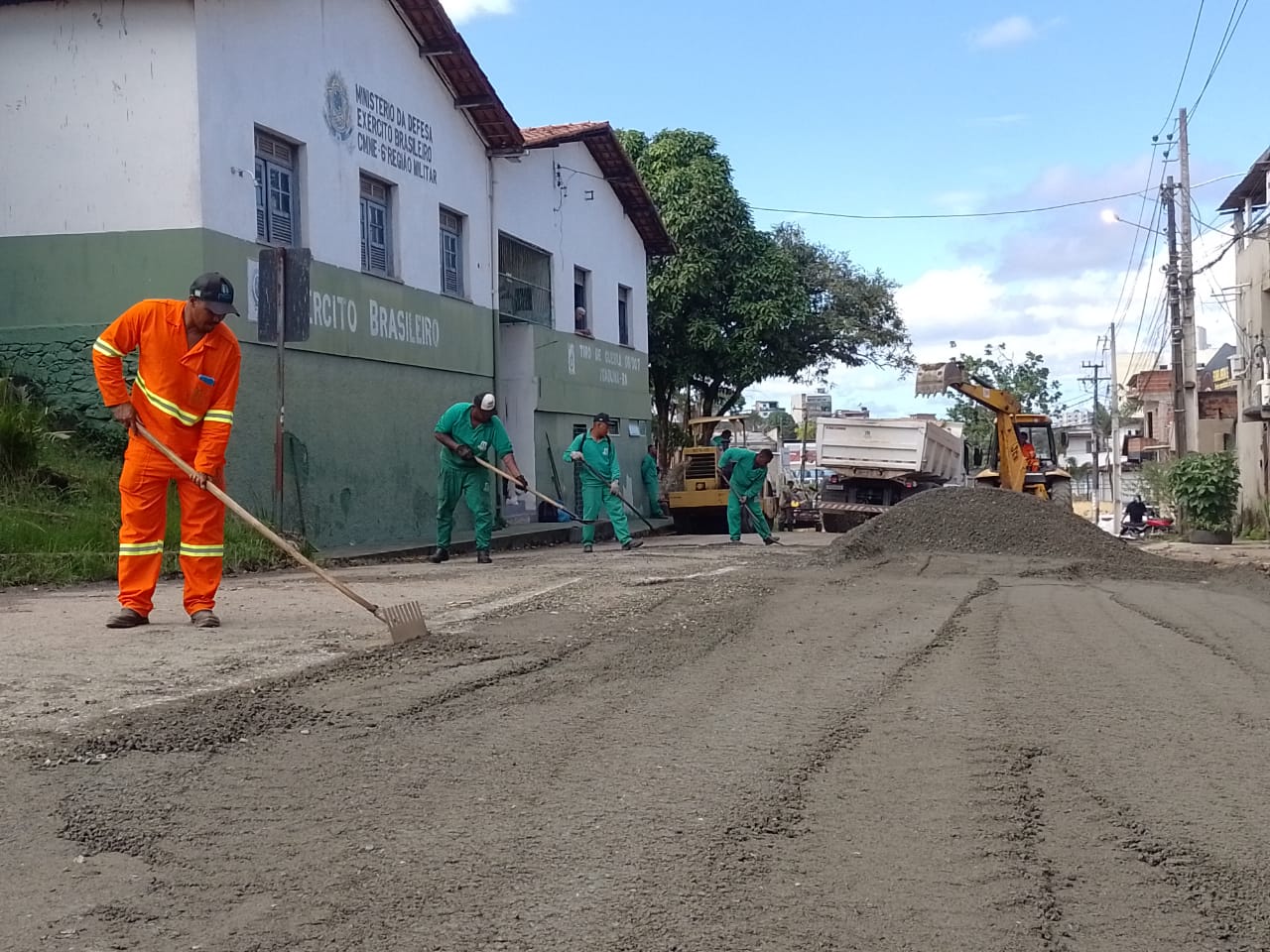 Prefeitura atende aos moradores e recupera ruas do Bairro Jardim Grapiúna