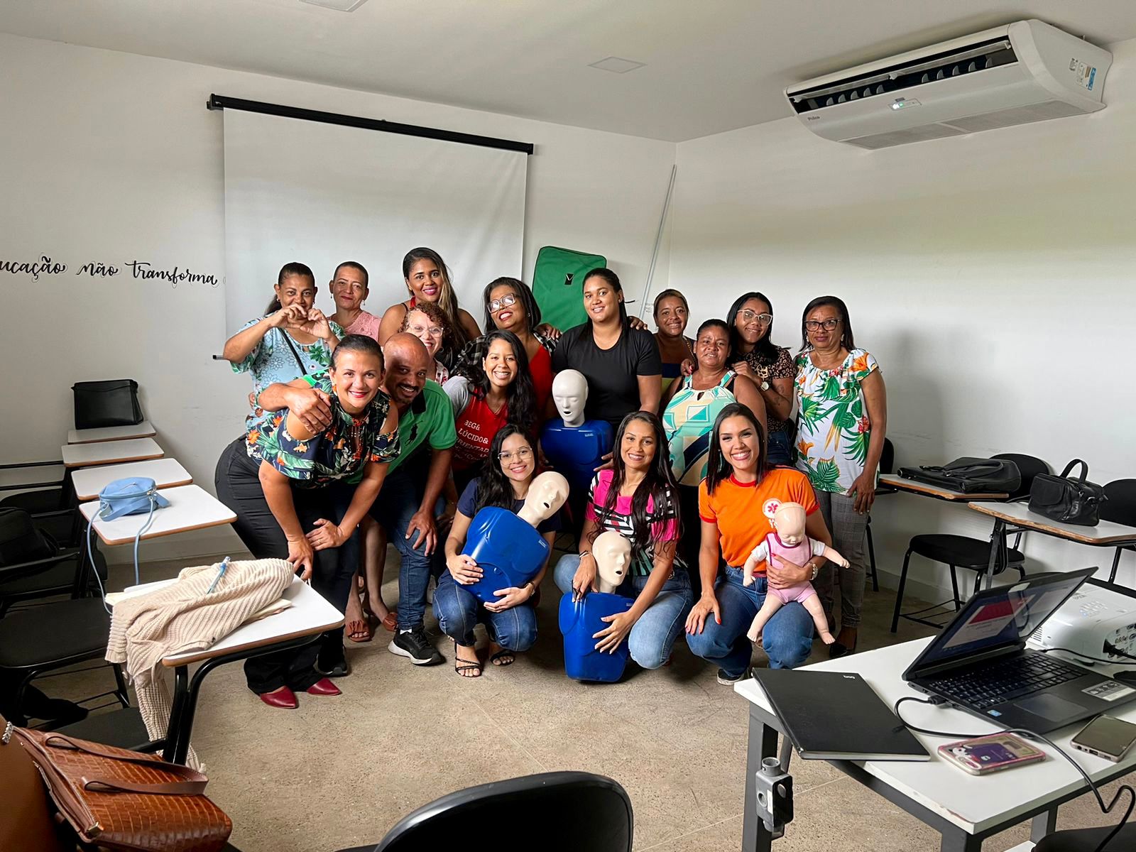 Professores da Creche Ester Gomes passam por treinamento voltado à Lei Lucas