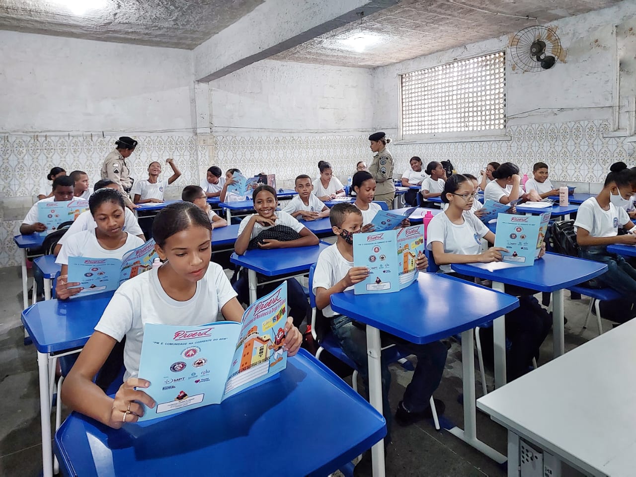 Polícia Militar distribuiu material didático do PROERD a estudantes da Rede Municipal de Ensino