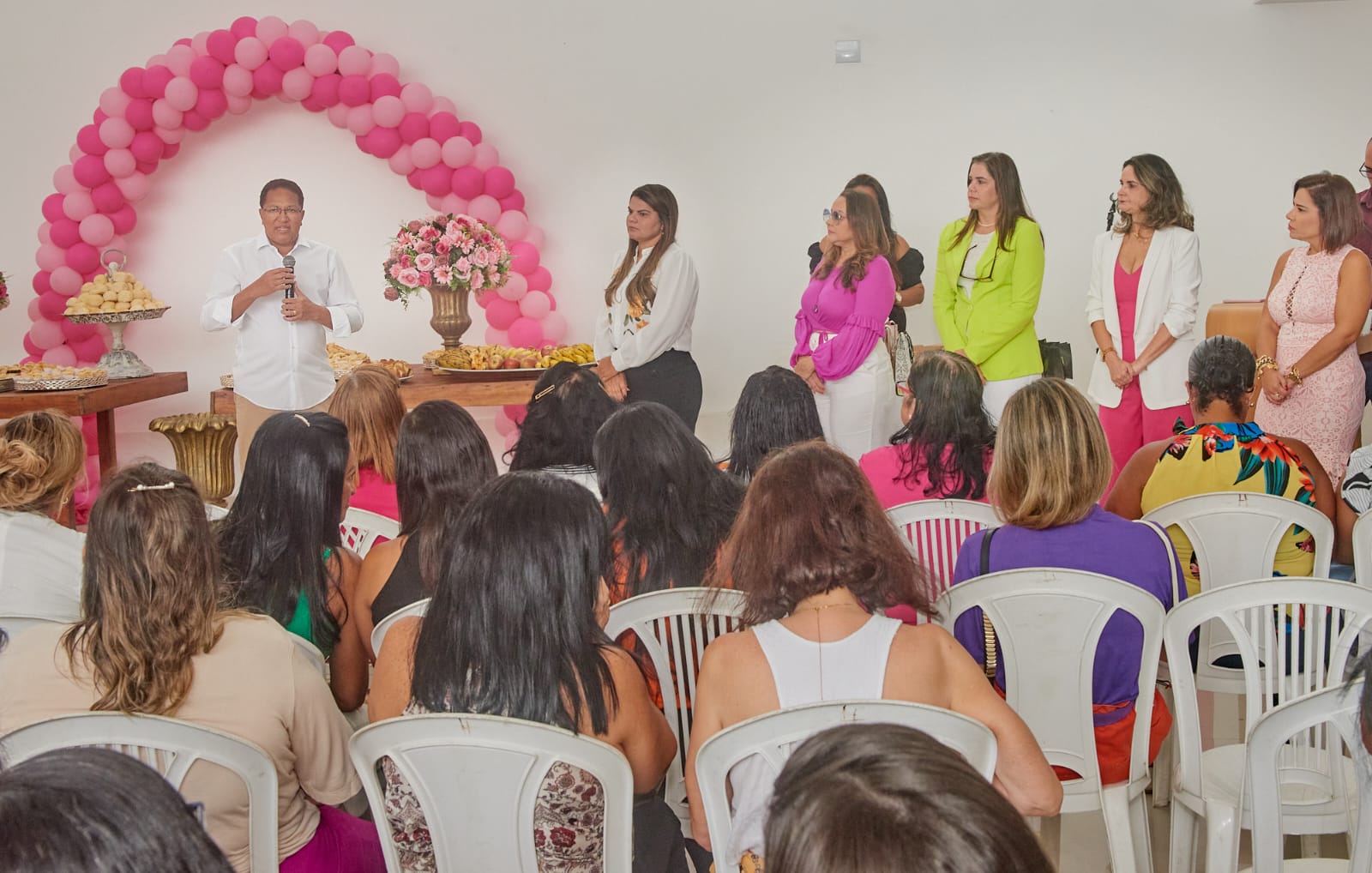 Prefeito Augusto Castro destaca importância da mulher nas comemorações do seu dia