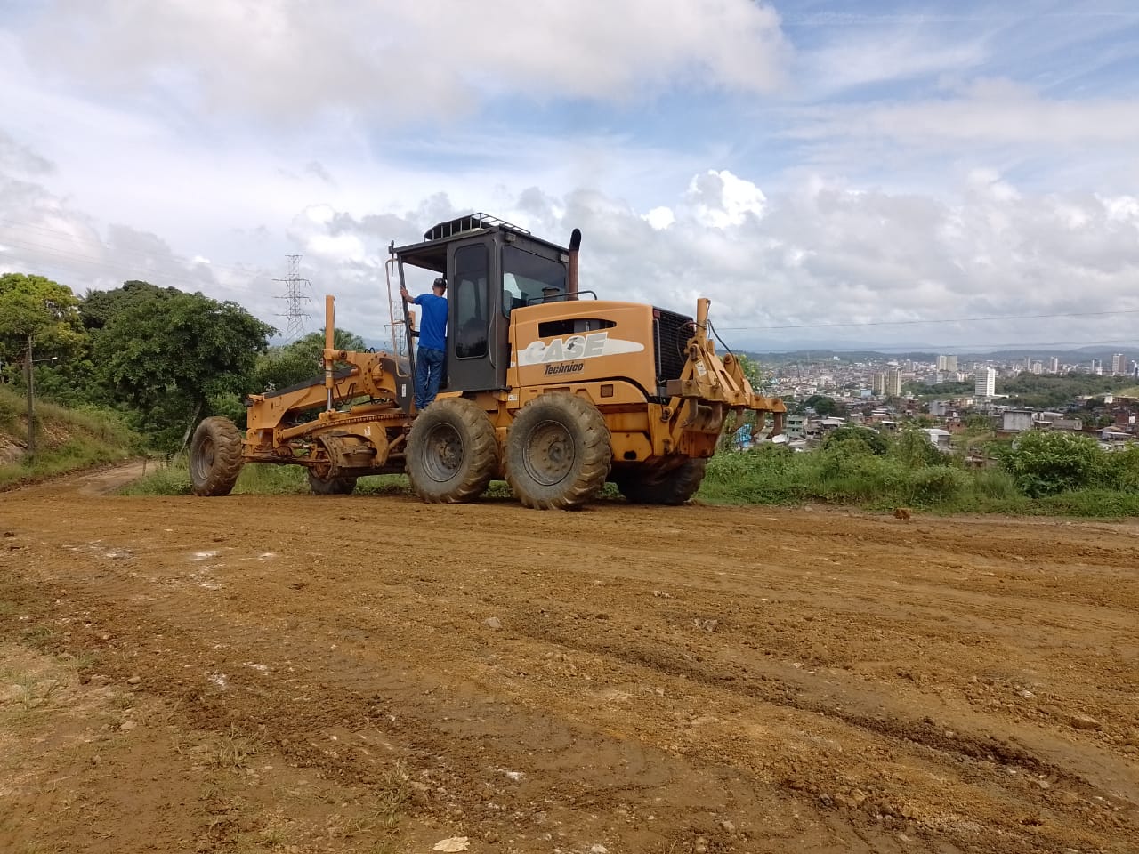 Prefeitura de Itabuna executa serviços no Vale do Sol e Monte Cristo