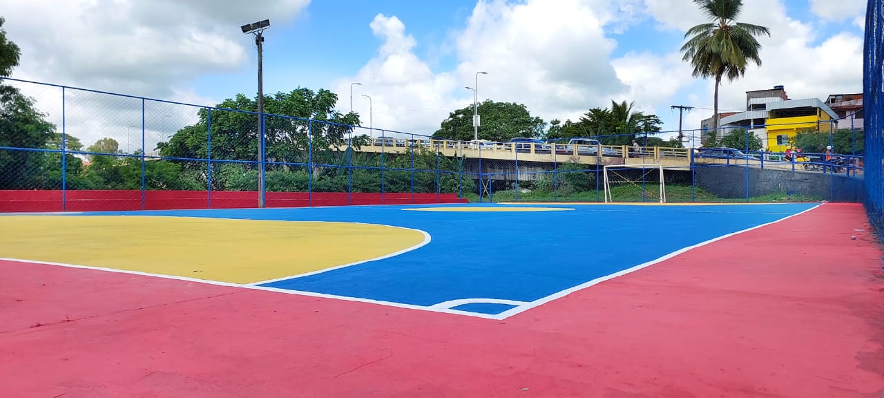 Prefeitura faz a manutenção de quadras poliesportivas do centro e bairros de Itabuna
