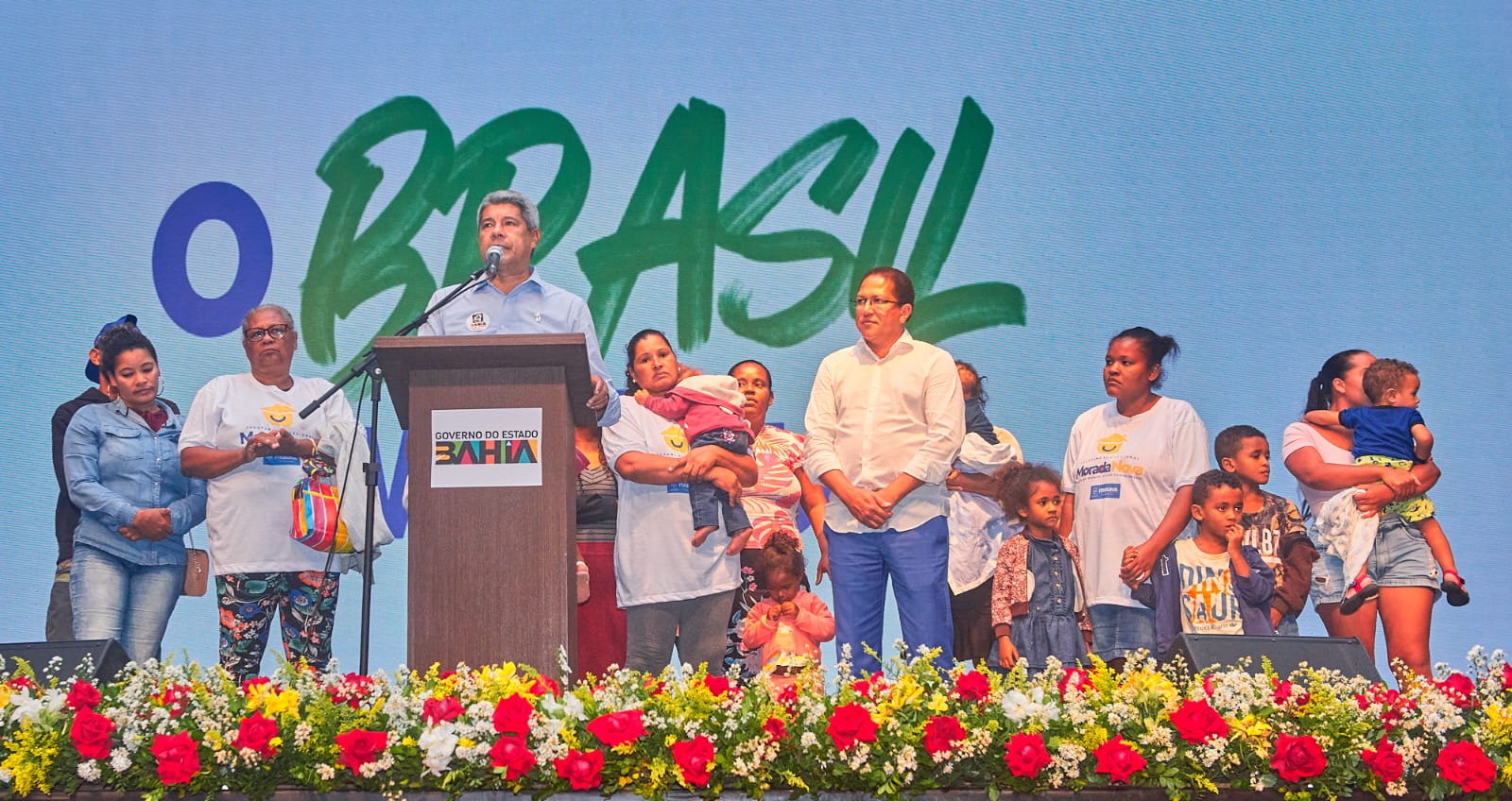 Prefeito Augusto Castro, ministros Waldez Góes e Rui Costa e governador Jerônimo assina ordens de serviço unidades habitacionais